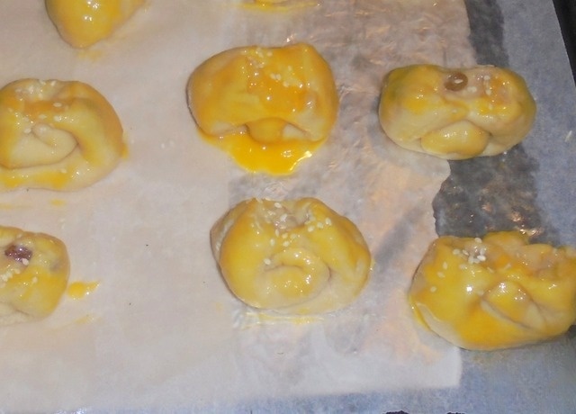 Булочки з рисом та родзинками