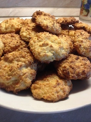 Творожное печенье с яблоком и кокосом