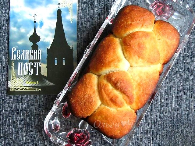 Sweet bread rolls with prunes