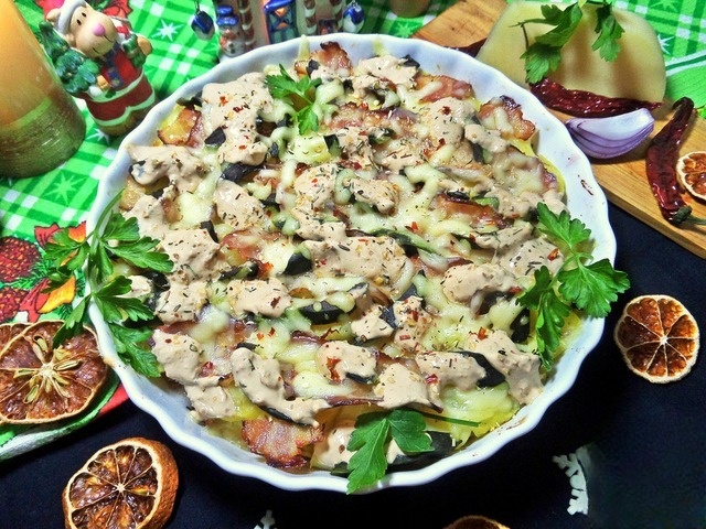 Potatoes with bacon and cheese
