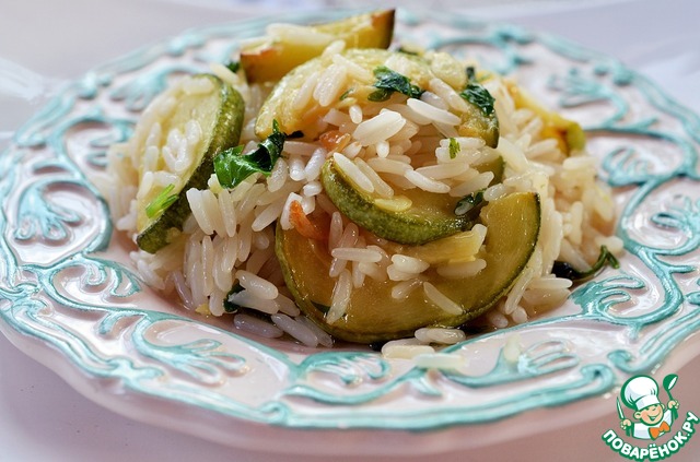 Rice with zucchini, smoked cheese and mint