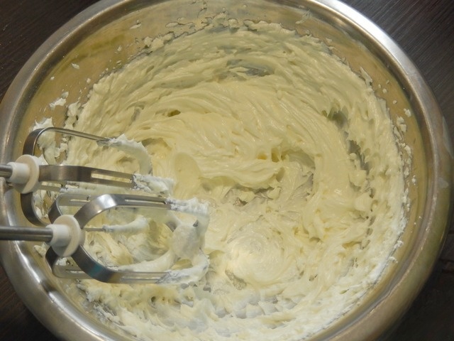Cottage cheese rolls with a surprise