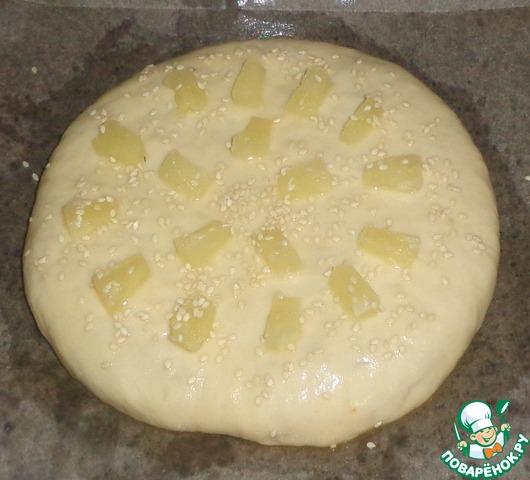 Fish-pineapple pie