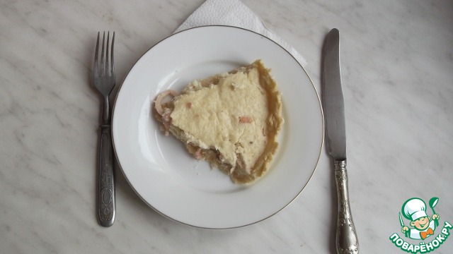 Filler pie with rice and squid