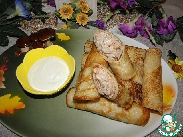 Блины с креветками и банановым соусом