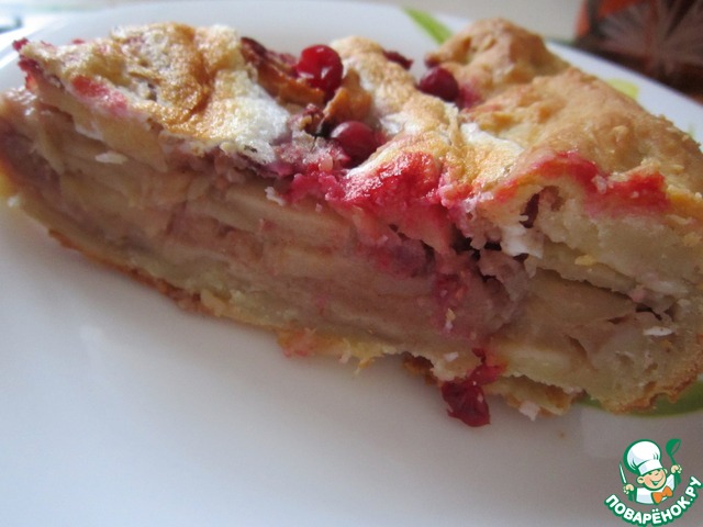 Apple pie with cranberry filling