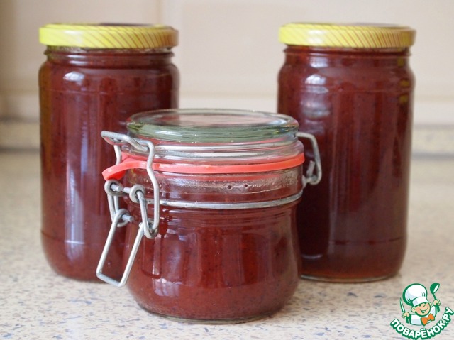 Jam of gooseberries with poppy seeds and cinnamon