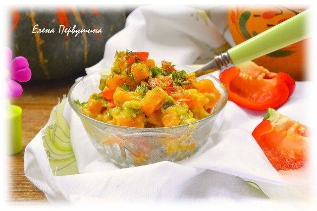 Vegetable stew with cream and avocado