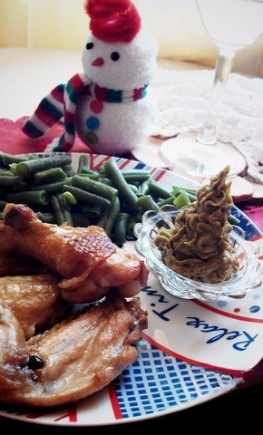 Sizzling wings with avocado dip