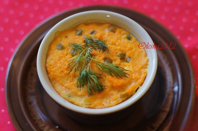 Carrot souffle with green peas