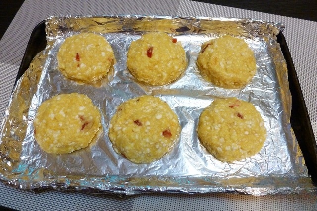 Baked cheesecakes with pumpkin and cherries