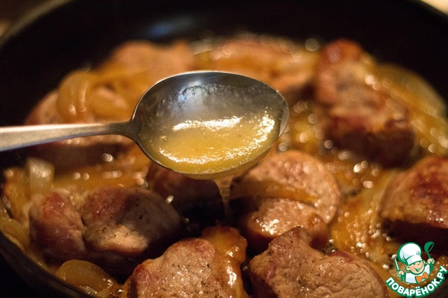 Pork tenderloin in wine and honey sauce