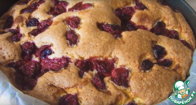 Sponge cake with cherries