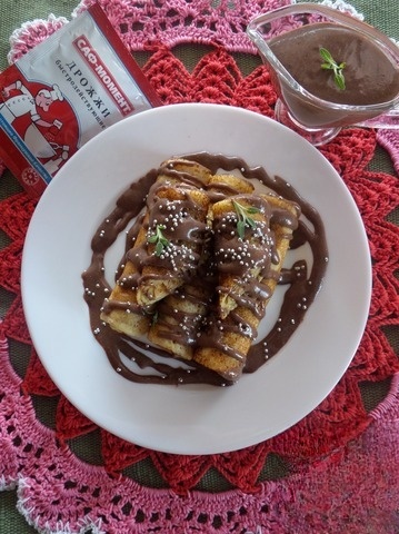 Йогуртовые блины с шоколадно-творожным соусом