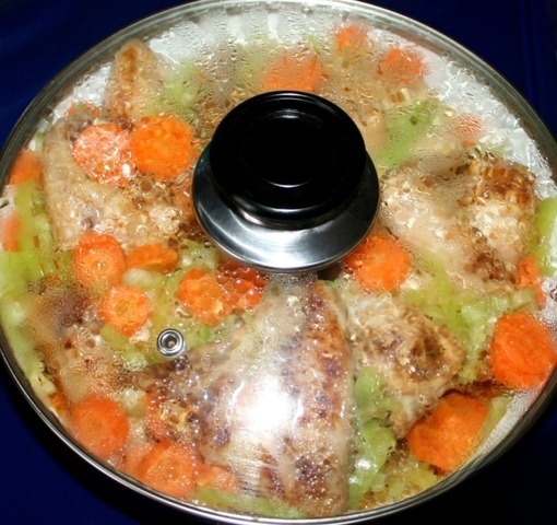 Chicken wings with vegetables in the pan