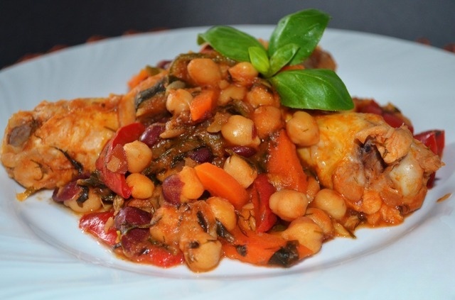Wings with chickpeas and vegetables