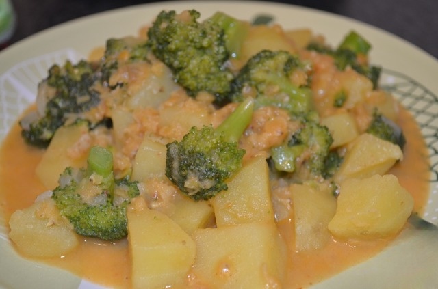 The potato curry with broccoli