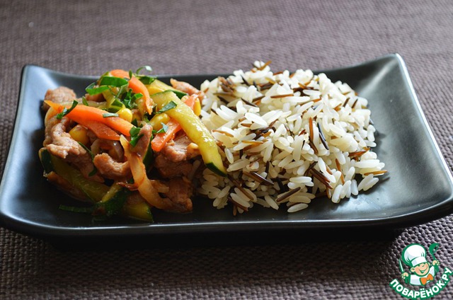 Stir fry pork with carrots and cucumber