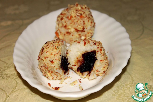 Rice balls with almonds and prunes