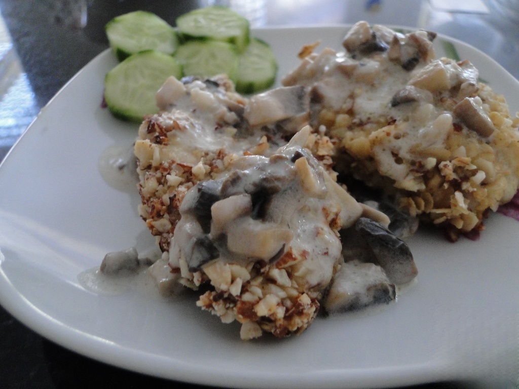 Chicken breast breaded with cream sauce