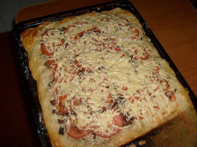 The mushroom pizza with chicken