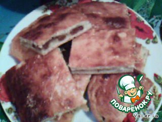 Творожный пирог с яблоком и изюмом