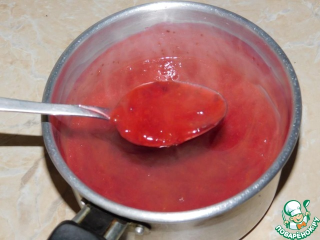 Панкейки с яблоками под брусничным соусом