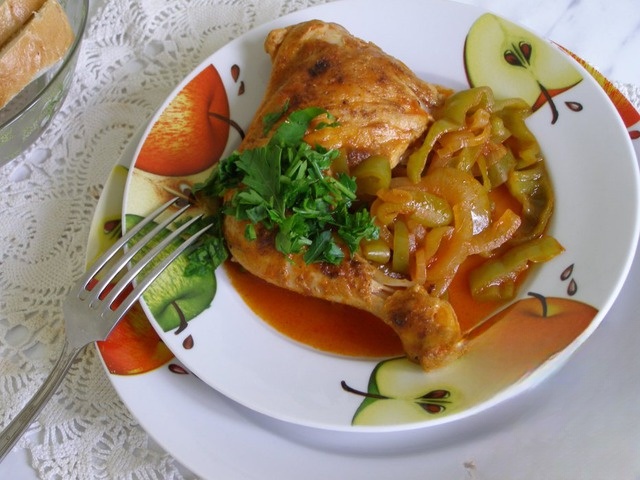 Куриные окорочка с болгарским перцем