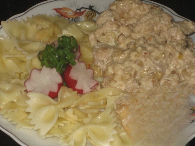 Куриные грудки с кедровыми орешками в сливках