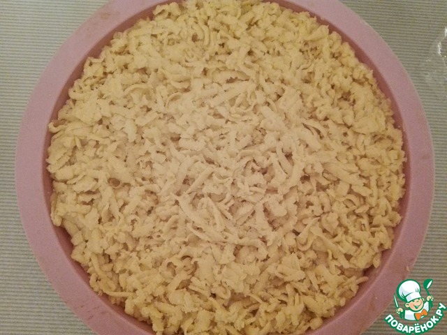 Grated pie with cheese and jam