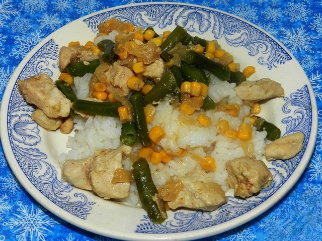 Курица, тушенная со стручковой фасолью