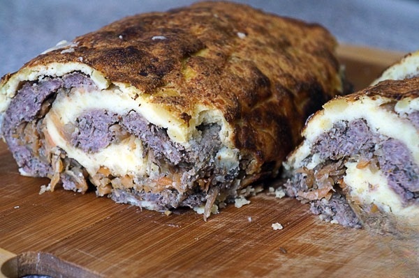 Roll potato with meat