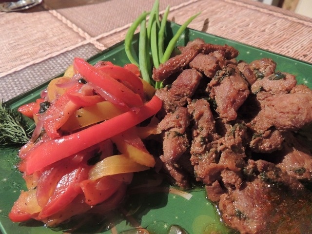 Tender beef with sweet and sour peppers