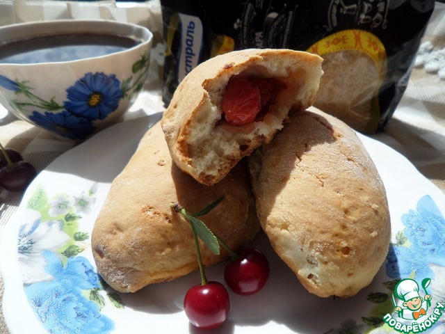 Sochniki with cherry and Apple