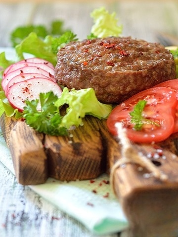 Burgers grilled with carrot stuffing