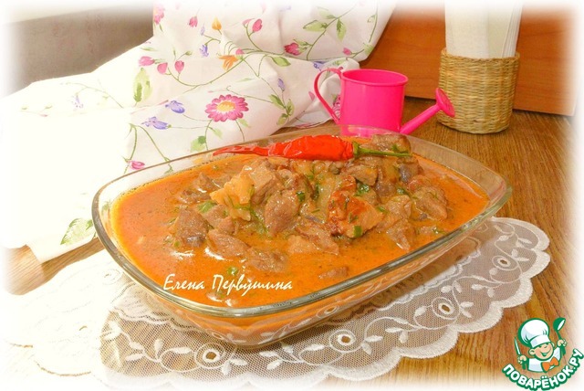 Spicy pork in tomato-yoghurt sauce
