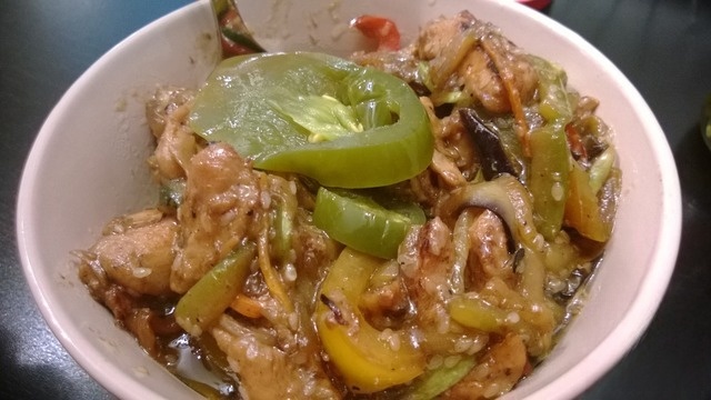 Курица с овощами в воке