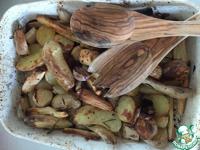 Salsify, baked with potatoes and garlic