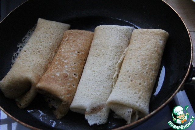 Дрожжевые блины с яблочно-грушевым соусом