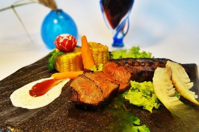 Marble beef with mayonnaise sauce
