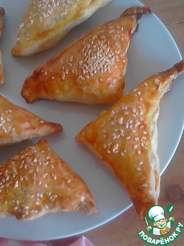 Слоеные пирожки с рисом