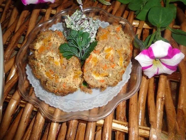 Meatloaf with cottage cheese and dried apricots 