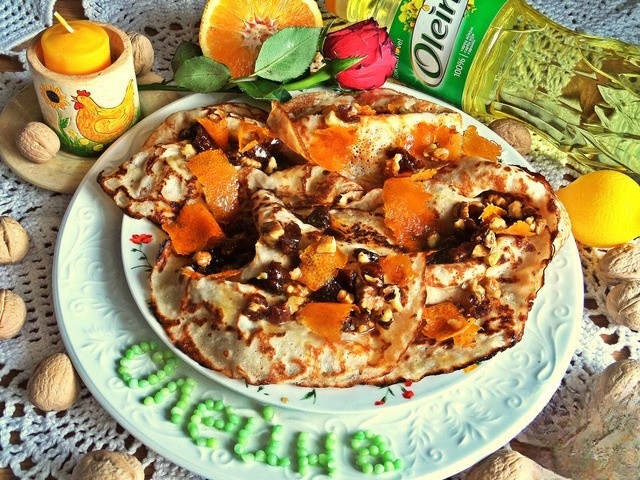 Кокосовые блины под фруктовым соусом