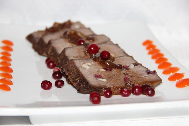 Beef with cranberries, stewed red onions