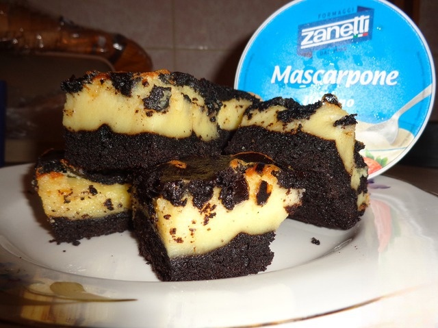 Chocolate brownie with cheese filling