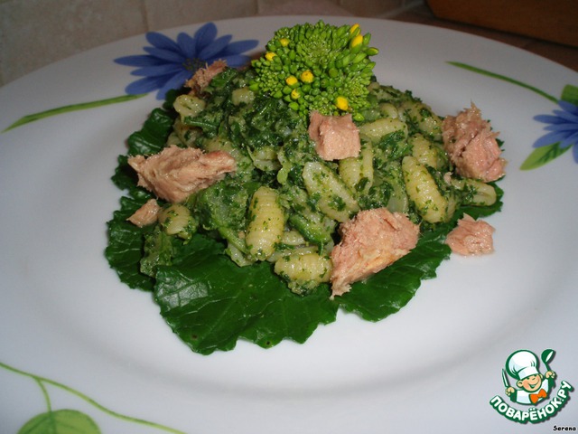 Pasta with turnip tops