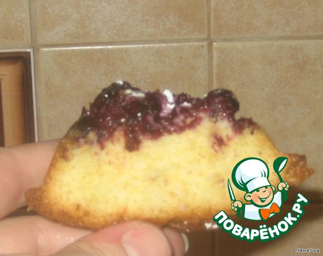 Blackcurrant mini cupcakes