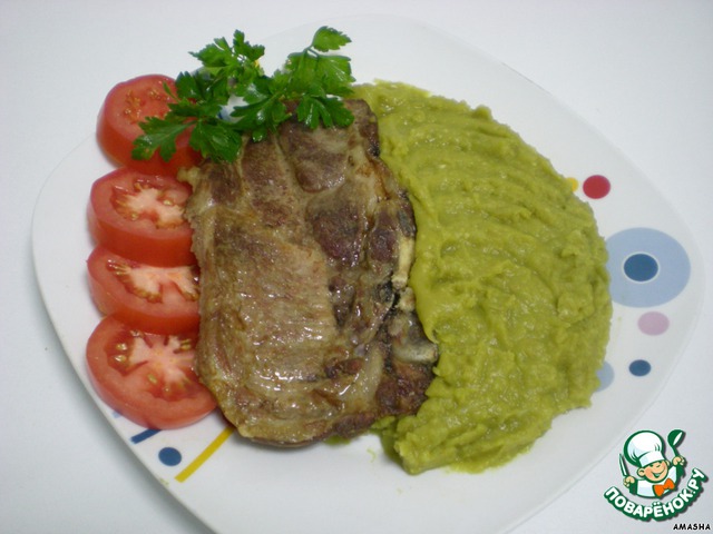 Запеченное мясо с гороховым пюре