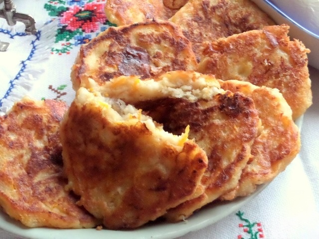 Oat pancakes with pumpkin and mozzarella