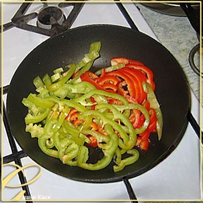 Chicken garnished with roasted peppers